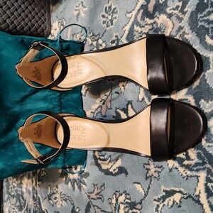 Naturalizer size 9 heels